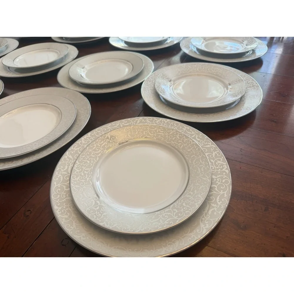 Set of 12 Mikasa Parchment Salad Plates 8